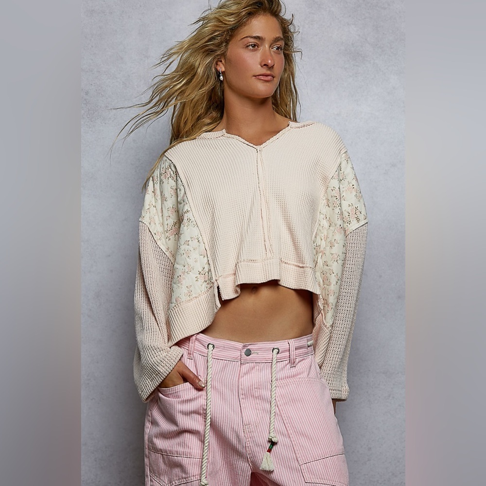 NEW POL Blush Pink Thermal Quilted Cropped V Neck Top Floral Patchwork Large